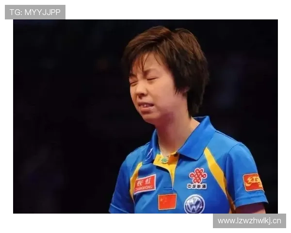 张怡宁买个咖啡都得先掏出哪个牌子信用卡，普通人真看不懂